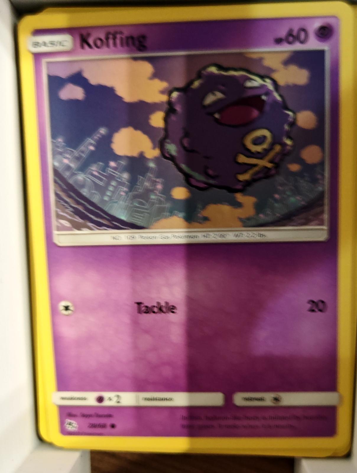 Koffing - 28/68 - - HIDDEN FATES - Pokemon - Common | AA69-32