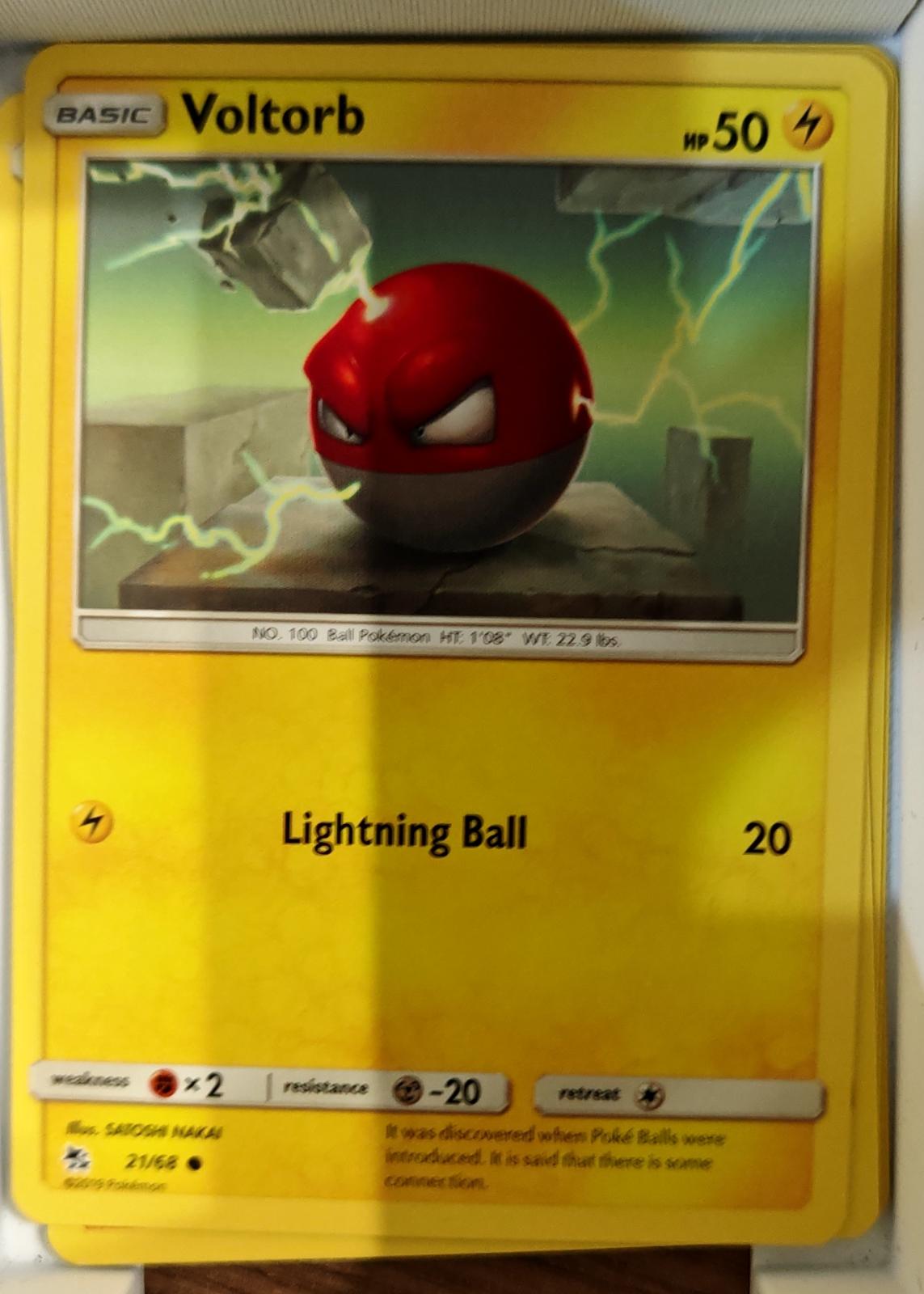 Voltorb - 21/68 - - HIDDEN FATES - Pokemon - Common | AA69-5
