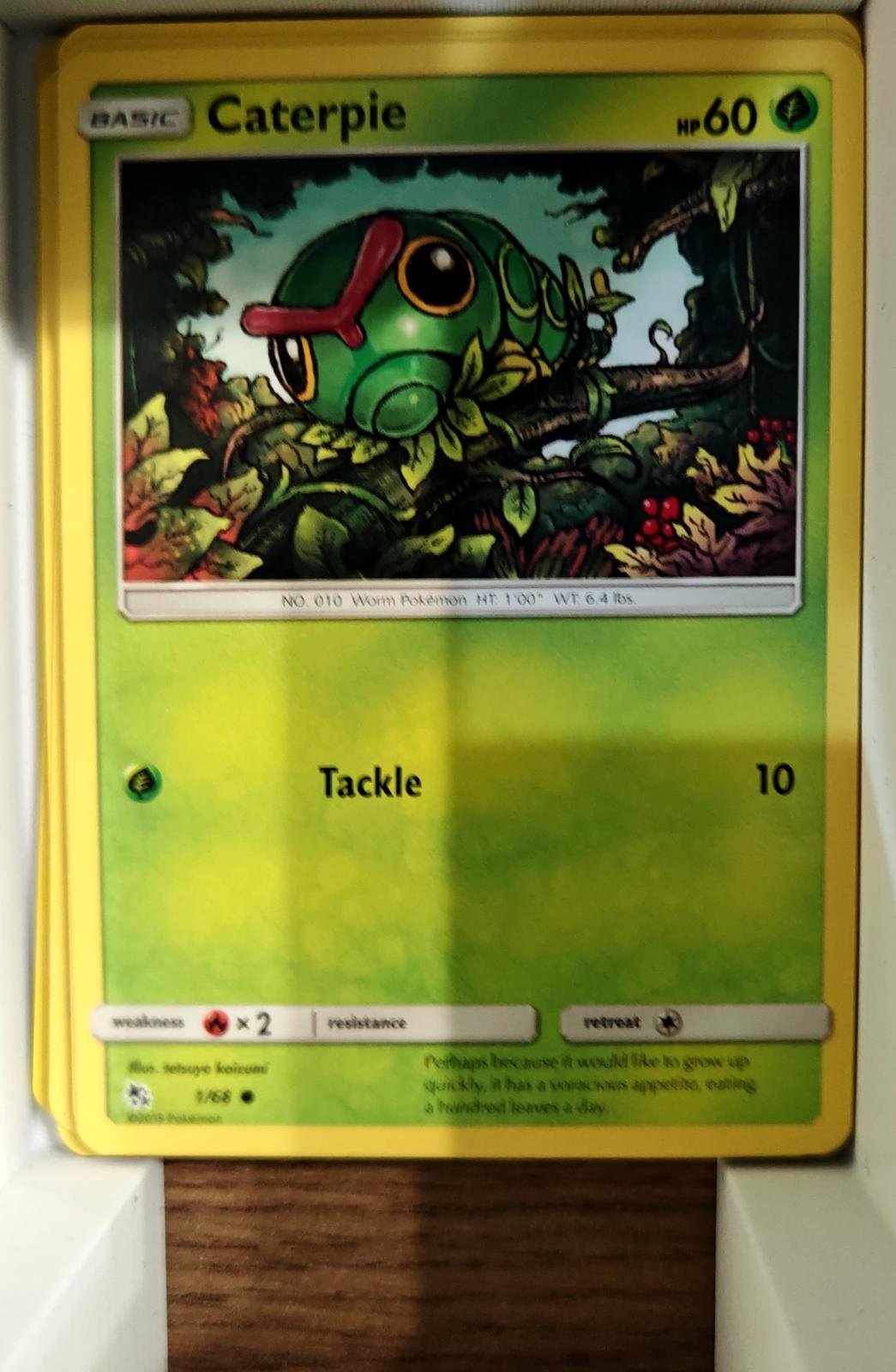 Caterpie - 1/68 - - HIDDEN FATES - Pokemon - Common | AA71-15