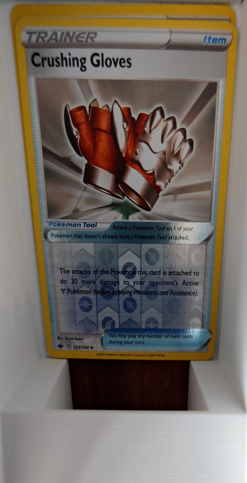 Crushing Gloves - 133/198 - Reverse Holo - CHILLING REIGN - Pokemon - | AA59-2