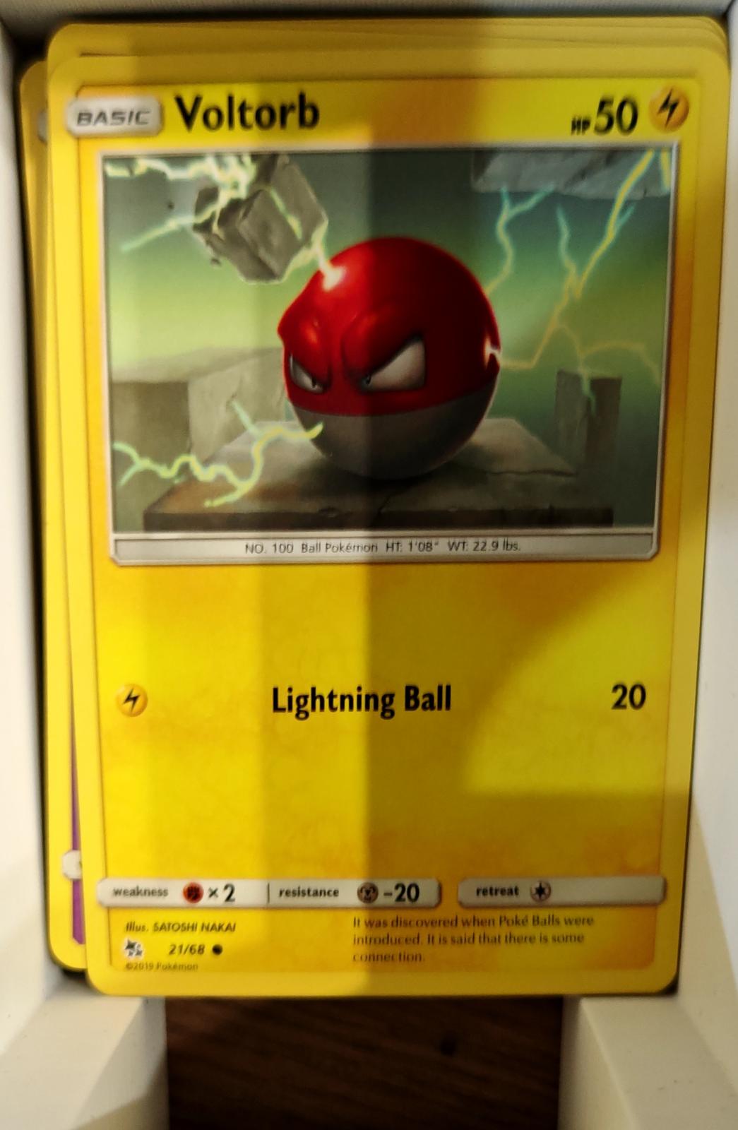 Voltorb - 21/68 - - HIDDEN FATES - Pokemon - Common | AA69-39