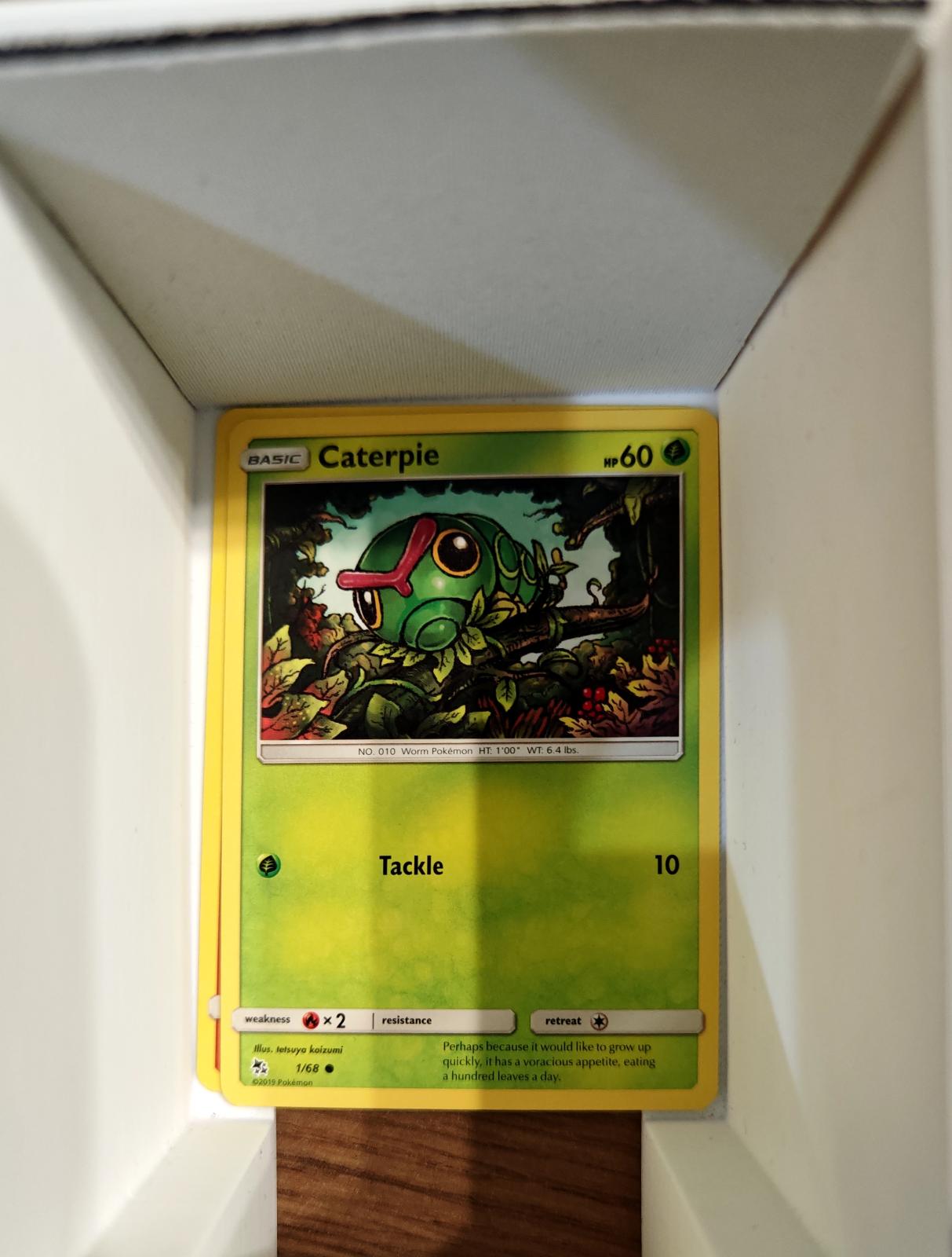 Caterpie - 1/68 - - HIDDEN FATES - Pokemon - Common | AA68-2