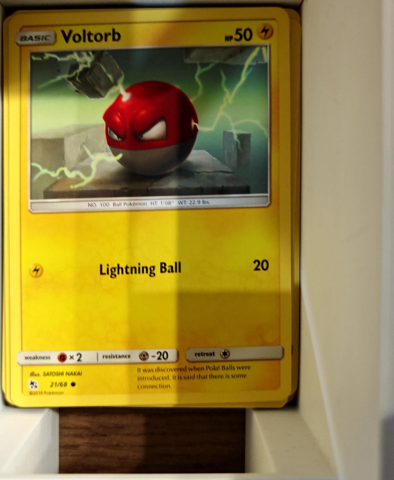 Voltorb - 21/68 - - HIDDEN FATES - Pokemon - Common | AA71-49