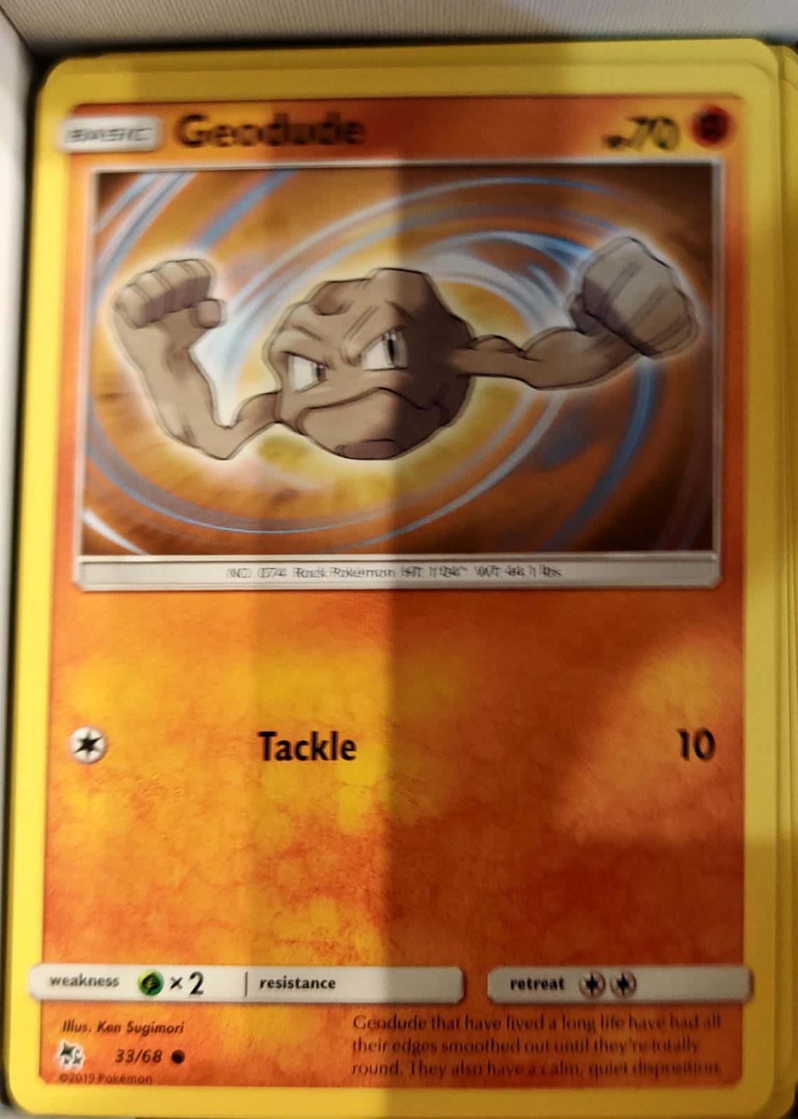 Geodude - 33/68 - - HIDDEN FATES - Pokemon - Common | AA69-28