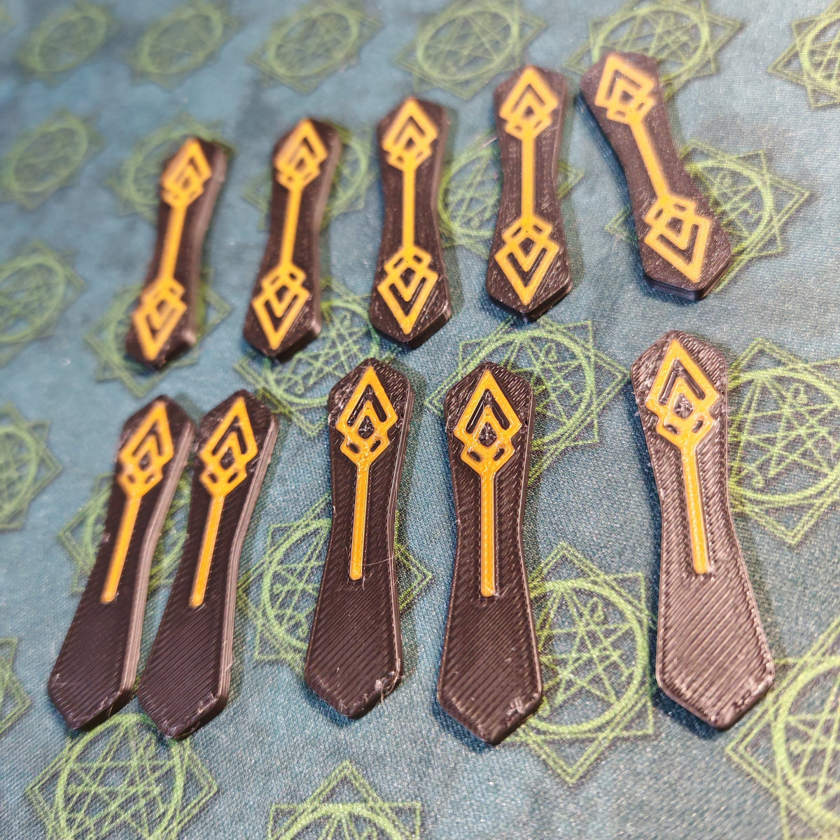 Rulers and Guides - Path Markers / Directional Arrows suitable for Arkham Horror LCG (Copy) Board Game Tabletop Gaming Gifts Accessories, RPG D&D Dice